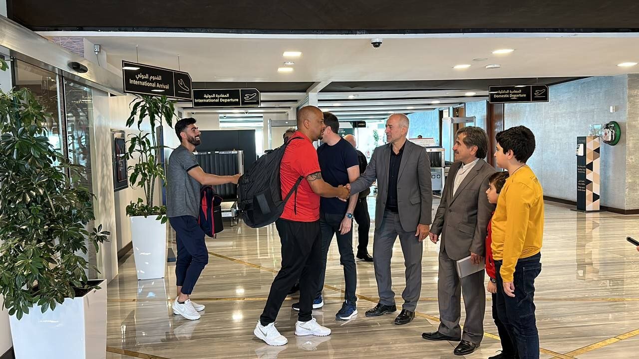 تعجب کاروان پرسپولیس از استقبال باشگاه النصر/ نه مدیر بود نه فرش!